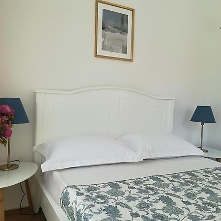 Guesthouse Smart Бухарест Екстер'єр фото