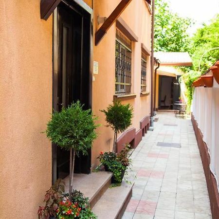 Guesthouse Smart Бухарест Екстер'єр фото