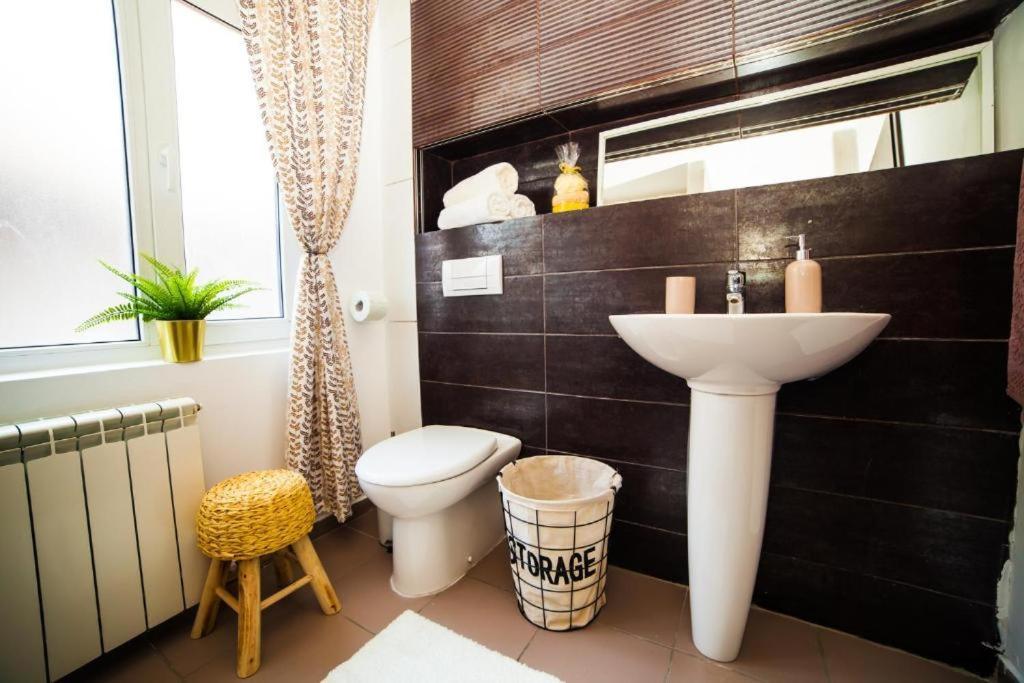 Guesthouse Smart Бухарест Екстер'єр фото