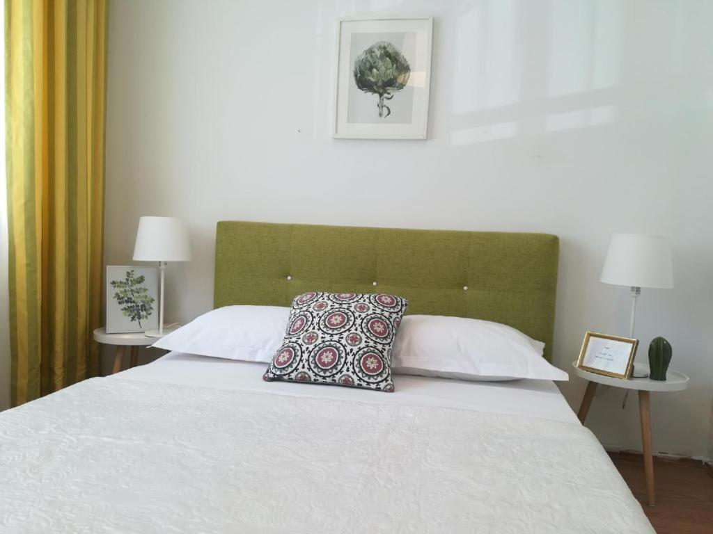 Guesthouse Smart Бухарест Екстер'єр фото