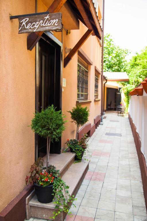 Guesthouse Smart Бухарест Екстер'єр фото